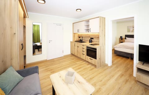 Kitchen or kitchenette, Photo of the whole room, pet friendly, stove