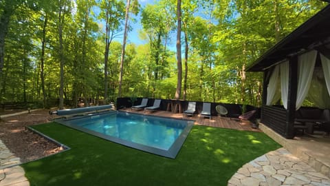 Property building, Balcony/Terrace, Swimming pool, sunbed