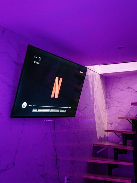 Suite KING Size SAUNA JACUZZI Bed and Breakfast in Lisieux