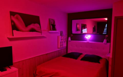 Bed, Photo of the whole room