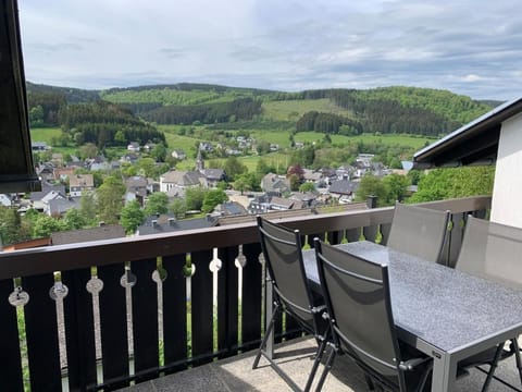 View (from property/room), Balcony/Terrace, Mountain view