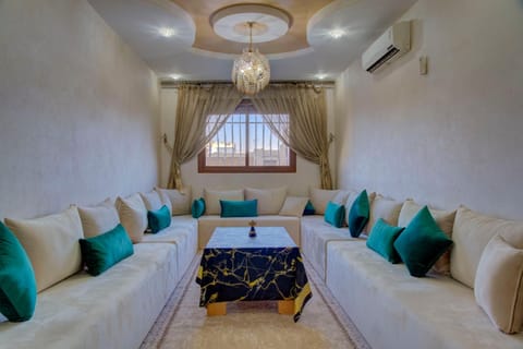 Living room, Seating area, air conditioner