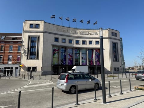 chambre double Apartment hotel in Charleroi