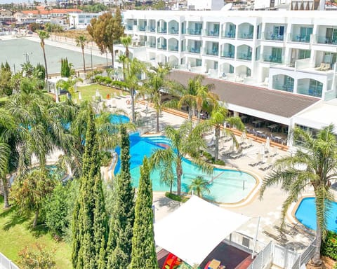 Property building, Bird's eye view, Pool view, Swimming pool, sunbed