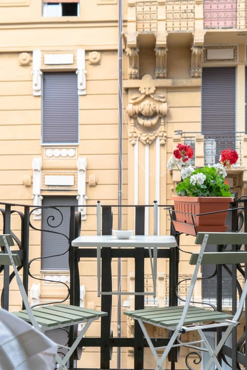 Property building, Balcony/Terrace, Balcony/Terrace