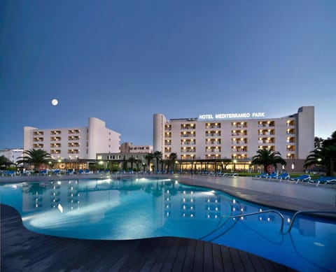 Facade/entrance, Swimming pool