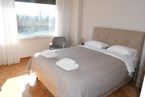 Bed, Bedroom, Location