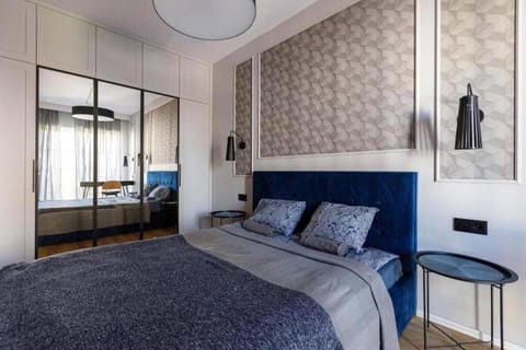 Bed, Living room, Photo of the whole room, Seating area, Bedroom