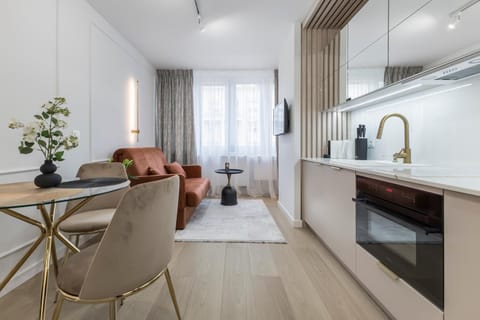 Kitchen or kitchenette, Seating area