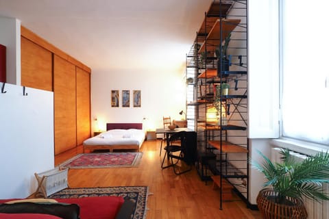 Bed, Living room, Photo of the whole room, Seating area, wardrobe
