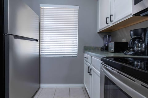 Cozy Family 3BR Townhouse Perfect Stay for 6 Guests House in Lake Berkley