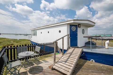 Lorna, Houseboat , West Mersea House in Mersea Island