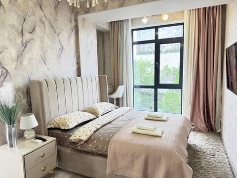 Bed, TV and multimedia, Bedroom, wardrobe, air conditioner
