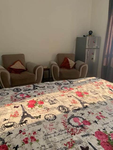 SHJ DXB Sunny Border Guesthouse Bed and Breakfast in Al Sharjah