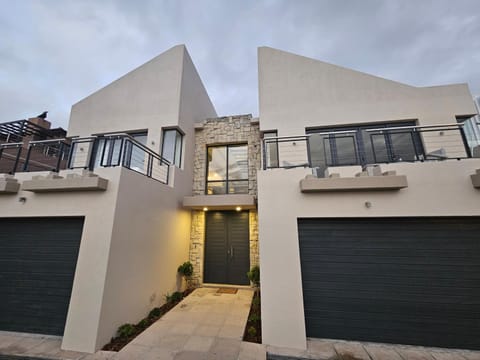 Blouberg Village Place Bed and Breakfast in Cape Town