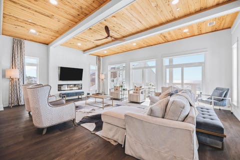 TV and multimedia, View (from property/room), Balcony/Terrace, Living room, Sea view, fireplace