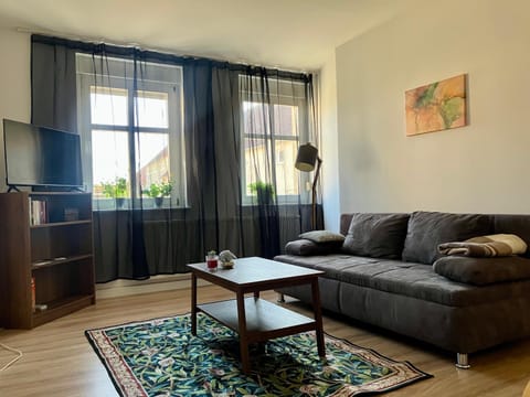 TV and multimedia, Living room, Evening entertainment