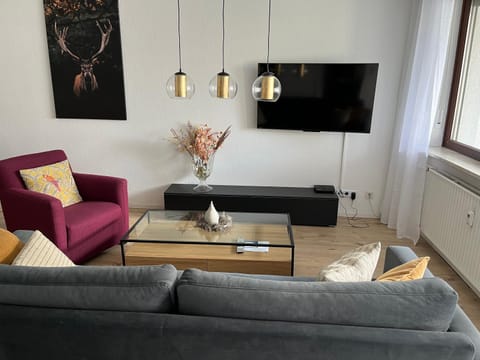 TV and multimedia, Living room, Seating area, Evening entertainment