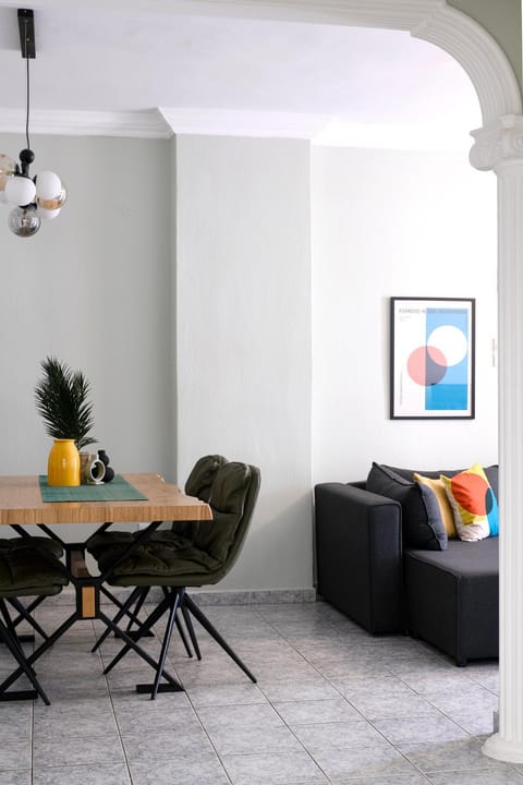 Living room, Seating area, Dining area