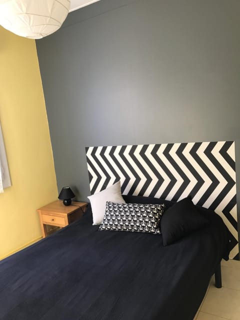 Bed, Day, Winter, Photo of the whole room