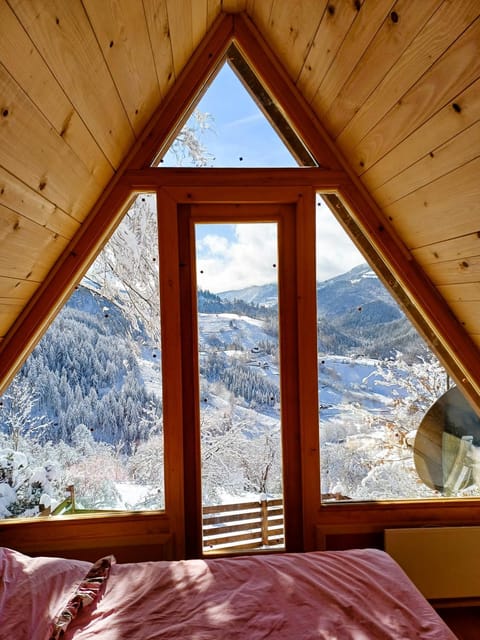 Bedroom, Mountain view