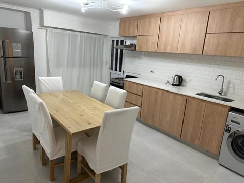Coffee/tea facilities, Kitchen or kitchenette, oven, stove, toaster, washing machine