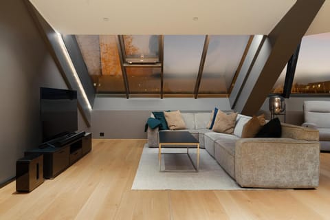 TV and multimedia, View (from property/room), Seating area, Dining area