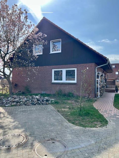 Property building, Spring, Day, Garden, Pets, children, young children, older children, internet, pet friendly