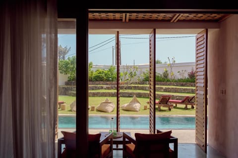 Day, Garden, Balcony/Terrace, Seating area, Garden view, Pool view, Swimming pool, sunbed