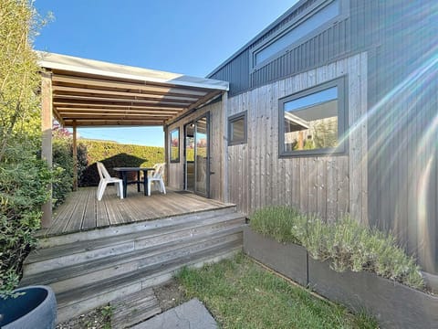 Séjour en Tiny House à Jullouville, piscine et parking inclus - FR-1-361A-95 House in Jullouville