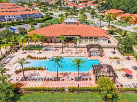 Luxury 4 bedroom 3 bath pool Home 283 House in Lake Berkley