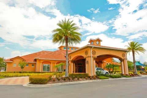 Luxury 4 bedroom 3 bath pool Home 283 House in Lake Berkley