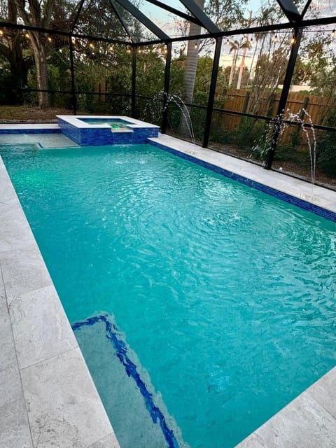 Sunset Villa Pool & Spa Near The Beach House in Naples