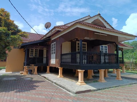 Property building, Day