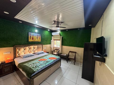 TV and multimedia, Photo of the whole room, Bedroom, air conditioner