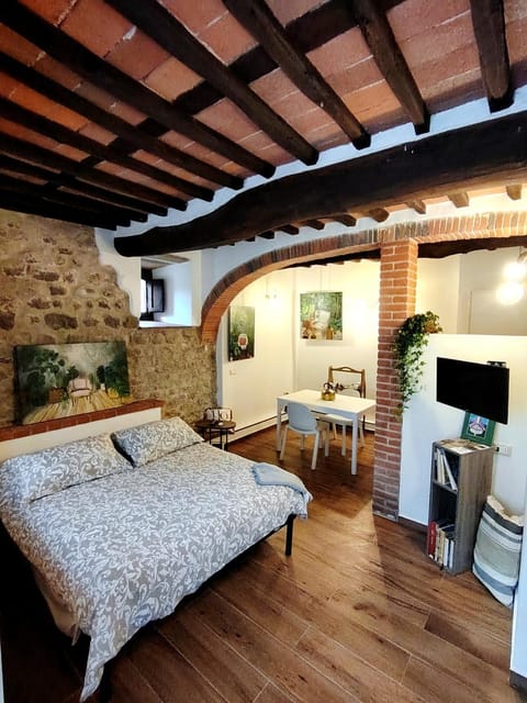 Bed, TV and multimedia, Photo of the whole room, Seating area, Dining area, Bedroom