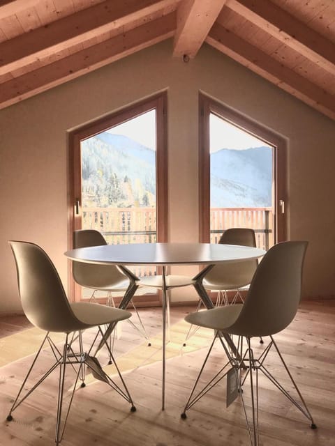Dining area, Mountain view