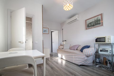 Kitchen or kitchenette, Living room, air conditioner