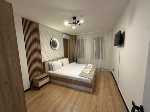 Bed, TV and multimedia, Photo of the whole room, Evening entertainment, wardrobe