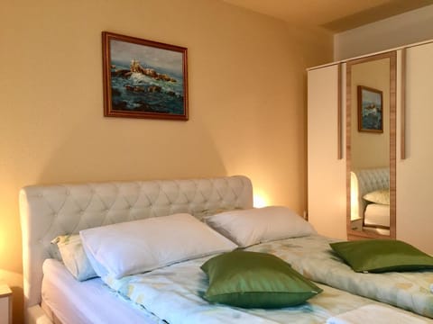 Bed, Night, Photo of the whole room, Decorative detail