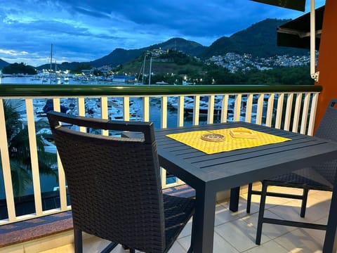 Flat Bijoux FRENTE MAR no Shopping Piratas , com estacionamento Apartment in Angra dos Reis