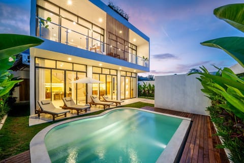 Property building, Garden, Garden view, Pool view, Swimming pool