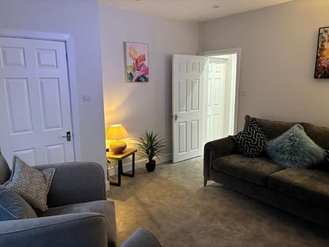 Stumps and Bails Families and contractors welcome House in West Lancashire District