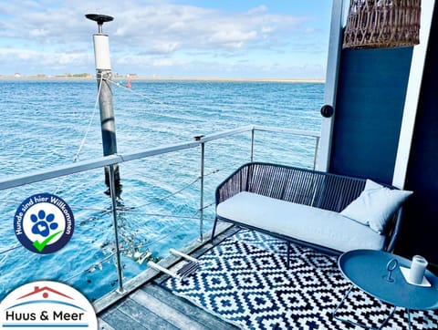 Hausboot Koje INE Huus & Meer Docked boat in Heiligenhafen