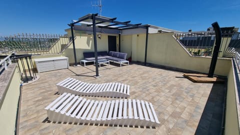 View (from property/room), Balcony/Terrace, sunbed