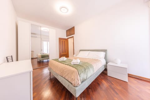 Bed, Photo of the whole room, Bedroom, towels, wardrobe
