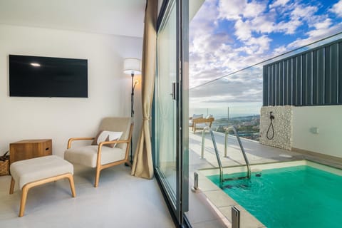 Patio, Communal lounge/ TV room, Natural landscape, View (from property/room), Balcony/Terrace, Evening entertainment, Pool view, Swimming pool, sunbed