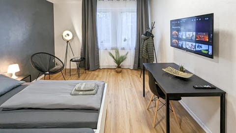 TV and multimedia, Photo of the whole room, Seating area, Bedroom