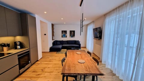 Communal lounge/ TV room, Kitchen or kitchenette, Living room, Seating area