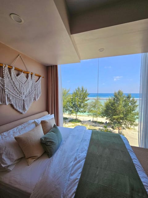 Bed, Bedroom, Sea view